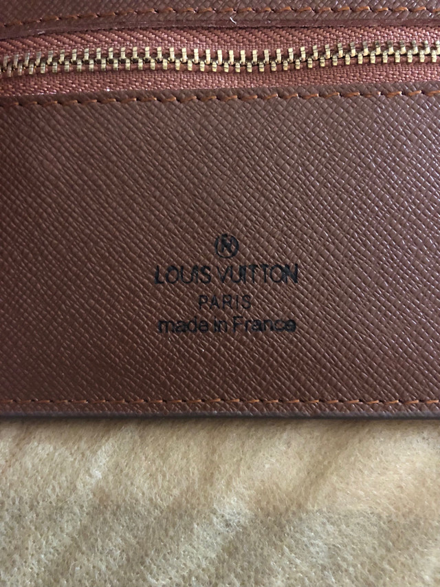 Louis Vuitton wallet in Women's - Bags & Wallets in City of Toronto - Image 4