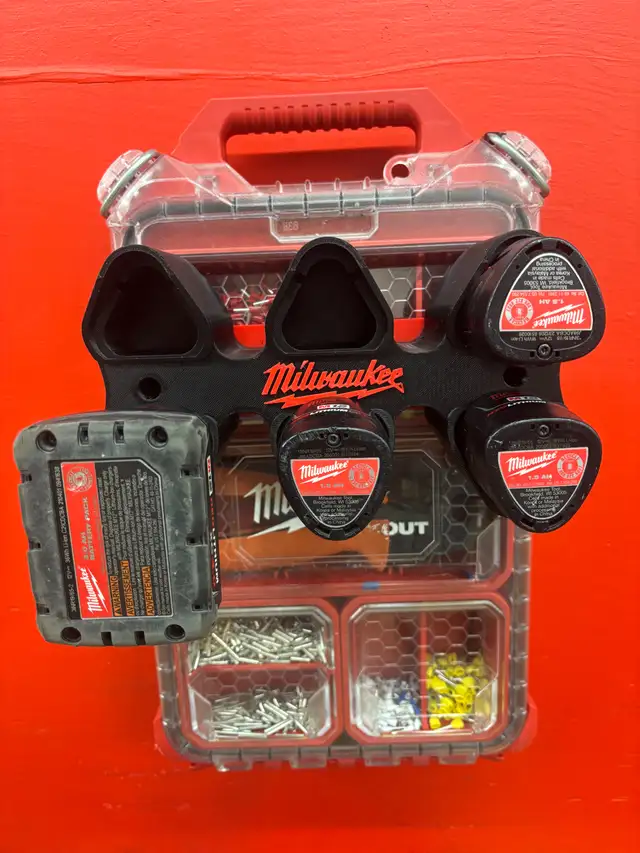 Milwaukee M12 Battery Wall Mount 4/6 Batteries Optional Packout in Power Tools in Markham / York Region - Image 6
