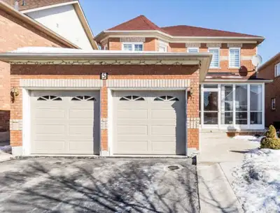 House for Rent – Upper Floor Only * 3 Bedrooms * 3 Bathrooms * Spacious Open Concept Layout * Backya...