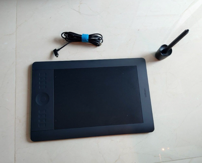 Wacom Intuos5 Touch Medium Pen Tablet (PTH650) 8.8" x 5.5" Active Area • Quickly and professionally...