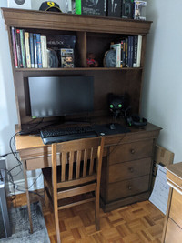 Bureau , Huche et Chaise / Desk, Hutch and Chair