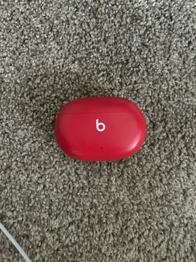 beats wireless noise cancelling earbuds in Headphones in London - Image 2