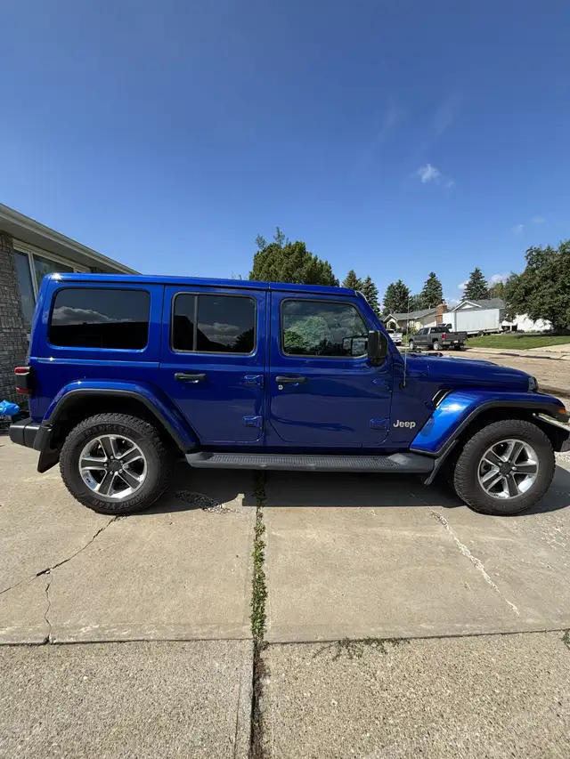 2020 Jeep Wrangler Sahara Unlimited 4-Door – 3.6L V6 – 88k km