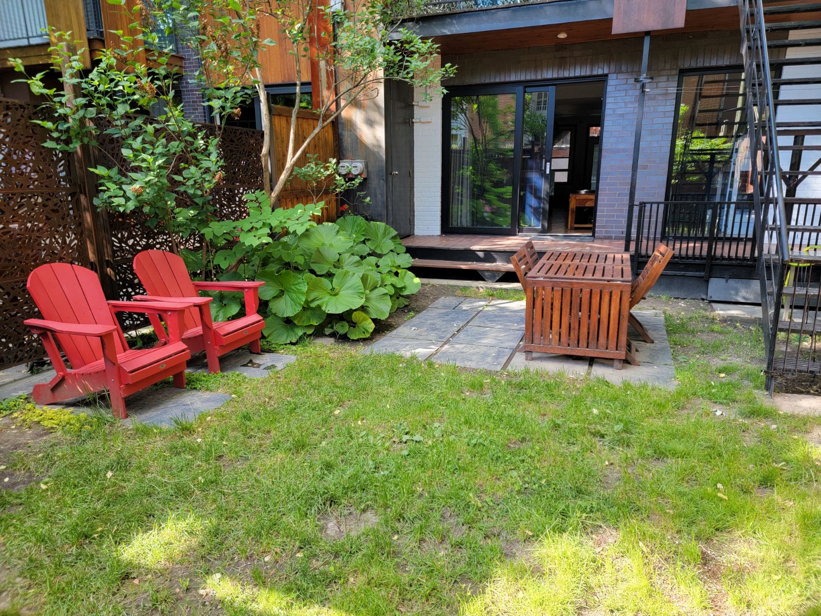Superbe appartement 4 1/2 meublé+ équipé  + jardin — photo 1