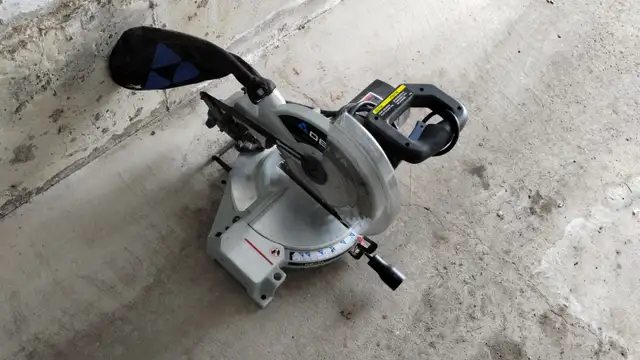 Delta Shopmaster 10' miter saw. in Power Tools in City of Toronto - Image 2