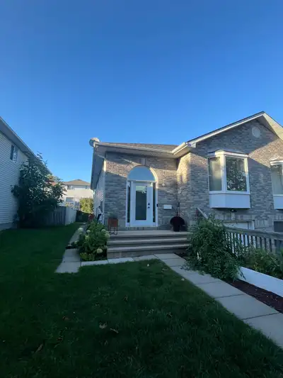 This bright, spatious apartment in east end Kingston is available for February 1 2026, with flexible...