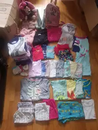 Lot de 40 vêtements 4 à 6 ans / Lots of 40 clothes 4-6 years old