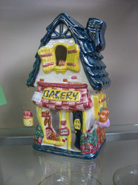 Pearlized Bakery Candle House