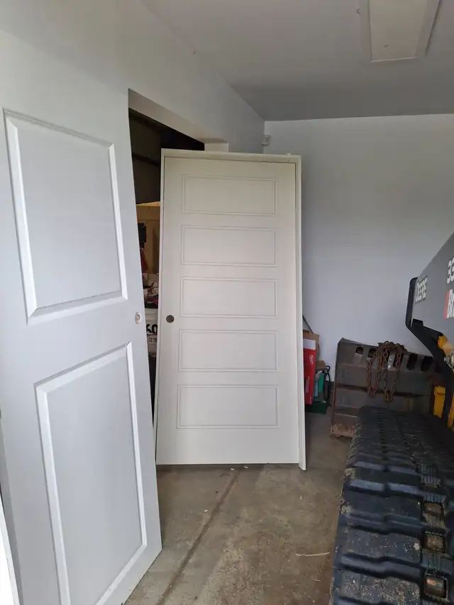 Interior doors in Windows, Doors & Trim in Strathcona County - Image 3