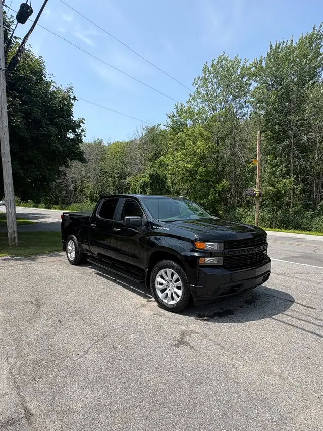 Chevrolet Silverado 2022 Custom