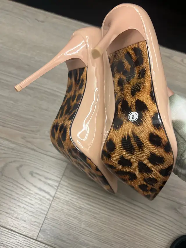  Fabulous Fancy stilettos! shoes. Size 8 62863266100225122