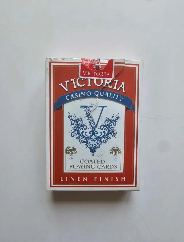 Jeu de cartes Victoria Qualité Casino NEUF NEW Victoria Casino in Toys & Games in City of Montréal - Image 3