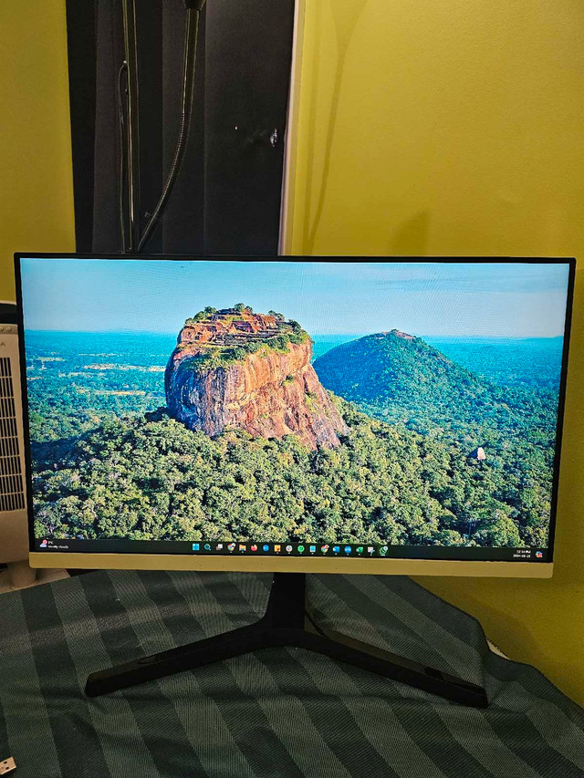 Samsung LED Monitor | 24 Inch | 75Hz | 1920x1080 in Monitors in City of Halifax
