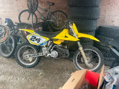 98 rm250 2 stroke Runs and drives great 30-35 hours on a full rebuild. Only ridden a few times over...