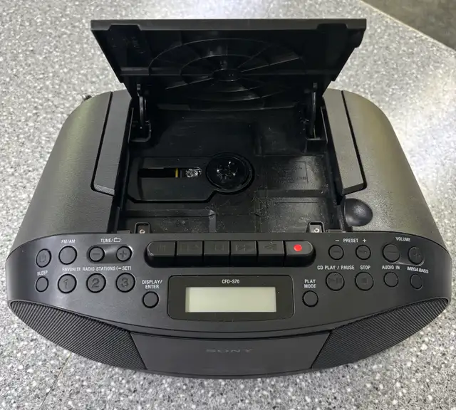 Sony CD/Radio and Cassette Recorder in General Electronics in Oshawa / Durham Region - Image 3