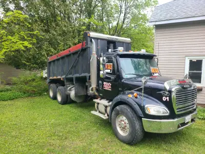 2007 m2 freightliner MBE 4000 18 speed 18 foot box with liner 670,000 klm Truck is in excellent cond...