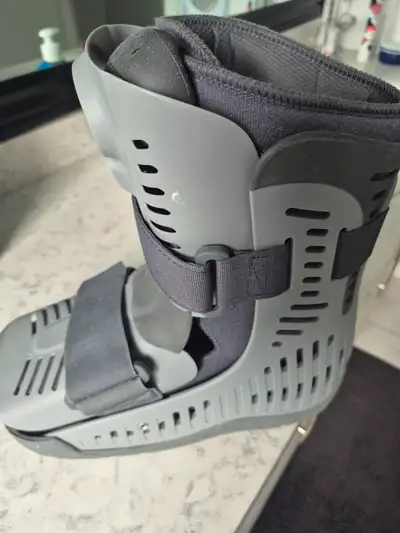BOTTE AMOVIBLE POUR PIED CASSÉ A VENDRE, View more