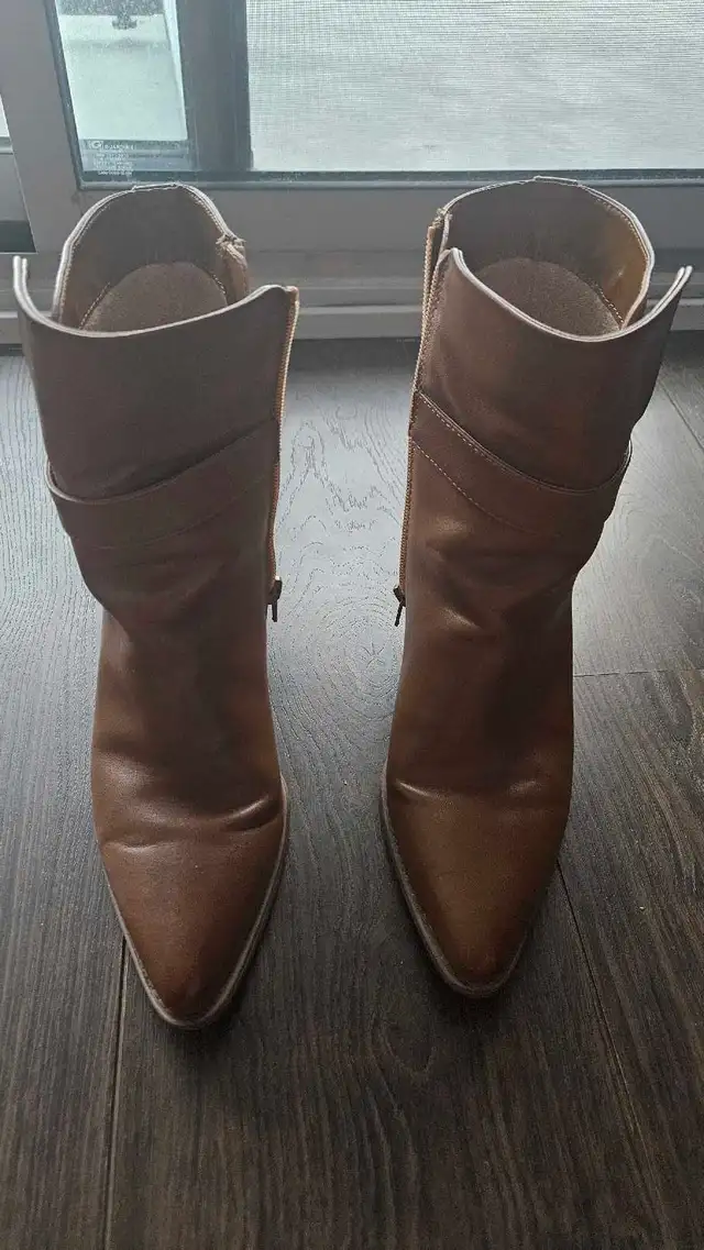 Soul by Naturalizer Women's Mocha Ankle Boots, Size 7.5 in Women's - Shoes in City of Toronto - Image 7