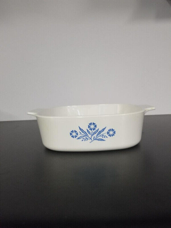 Vintage Corningware Blue Cornflower Medium Square Baking Dish in Kitchen & Dining Wares in City of Toronto