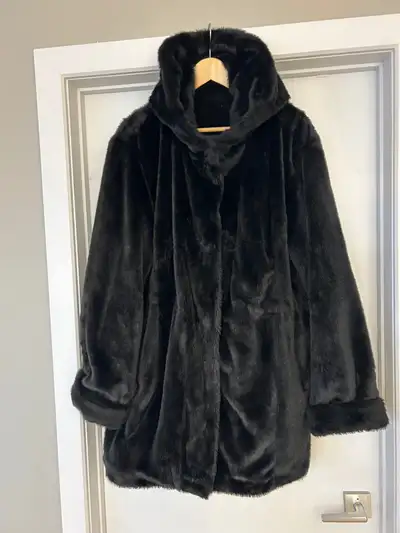 Regal Faux fur coat  size 3X - Regal manteau en fausse fourrure, View more
