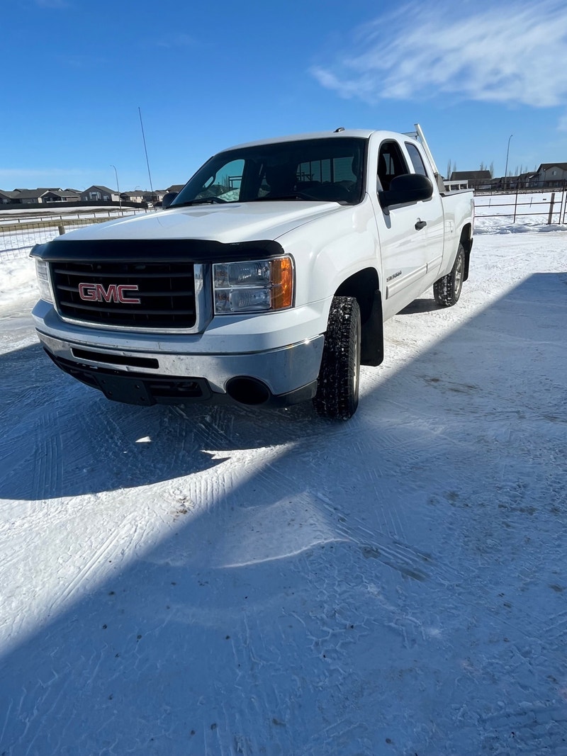 Low Km’s 2010 GMC 1500 SLE short box 4 X4 Cars & Trucks Grande