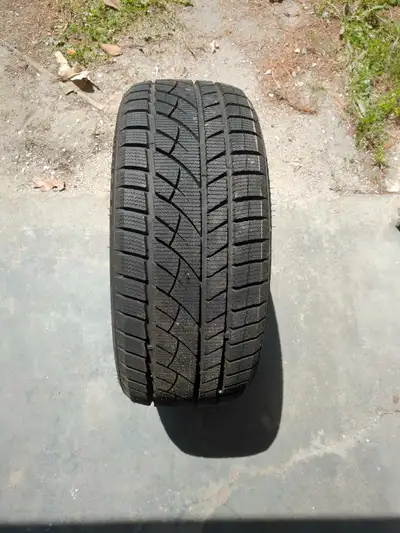 I'm selling a single E-Grip SnowMaster winter tire, size 235/45R18, perfect for providing reliable t...