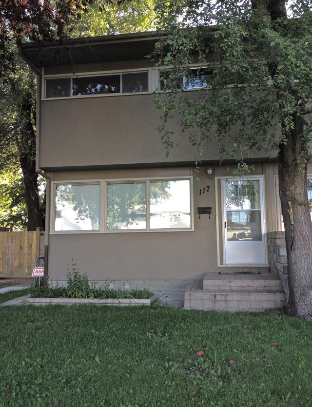 ***BEAUTIFUL 3BEDROOMS HOUSE FOR RENT IN WINDSOR PARK*** Long Term