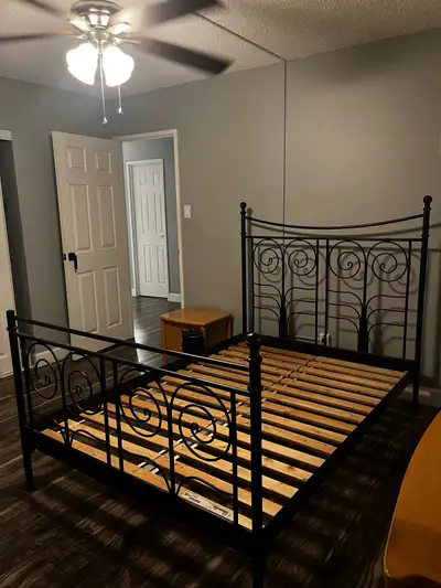 Summer rental from June 1 - Aug. 31st. I am offering a large furnished room. It features a double si...
