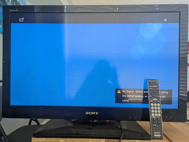 For Sale 32" Sony Flat TV With Remote.