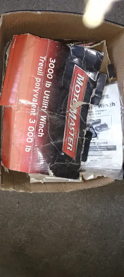 Treuil électrique 12V 3000LBS jamais utilisé avec livret d'instructions