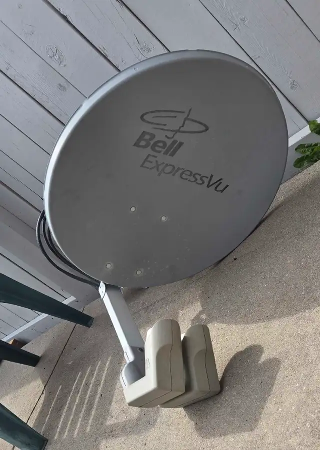 Bell ExpressVu Satellite Dish63771550027649120