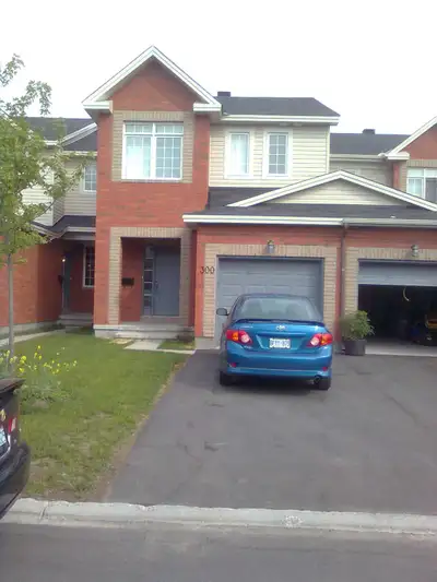 Beautiful, Bright and Spacious two story 3 bedroom 2.5 bathroom townhome at BriarBrook (Sherily's Br...