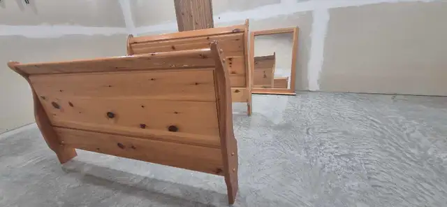 Solid Pine Queen Bed Frame 65669430254211121