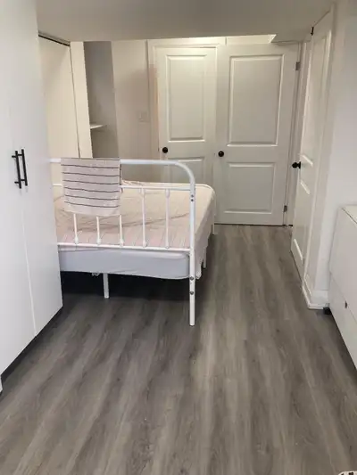 New Studio Apartment for Rent in Scarborough A legal basement studio apartment with all amenities (...