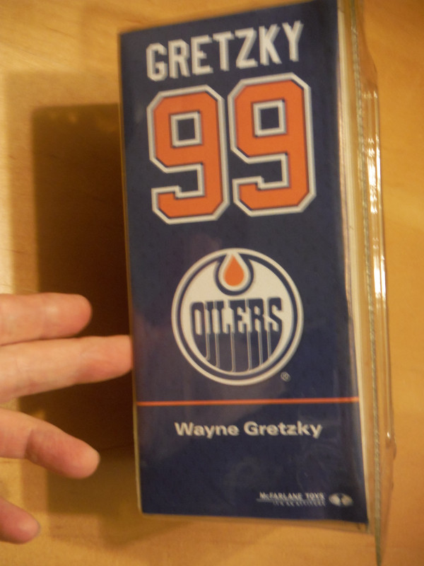 Wayne Gretzky Edmonton Oilers McFarlane Action Figure For Sale ! in Arts & Collectibles in City of Halifax - Image 3