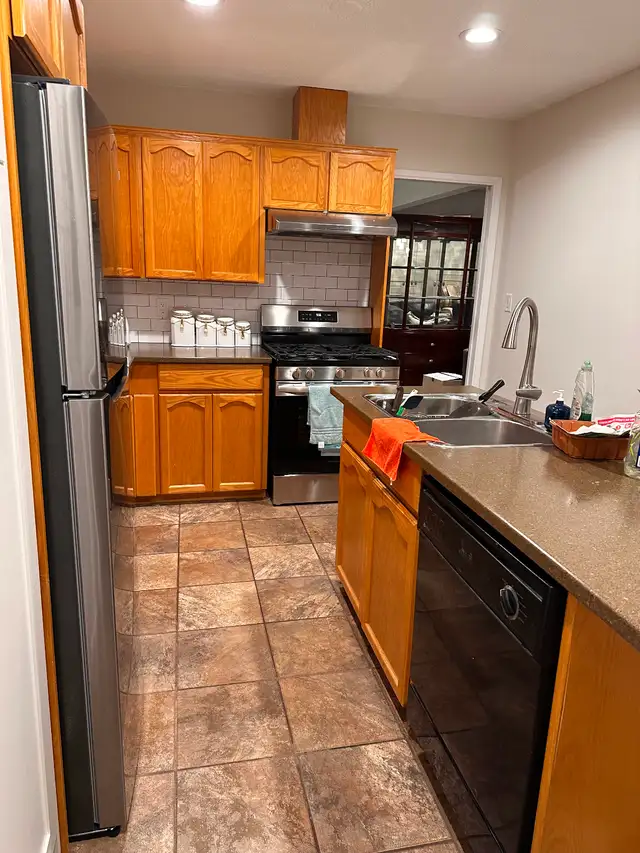 Three-Bedroom House for Rent – Prime Location in Long Term Rentals in Abbotsford - Image 11