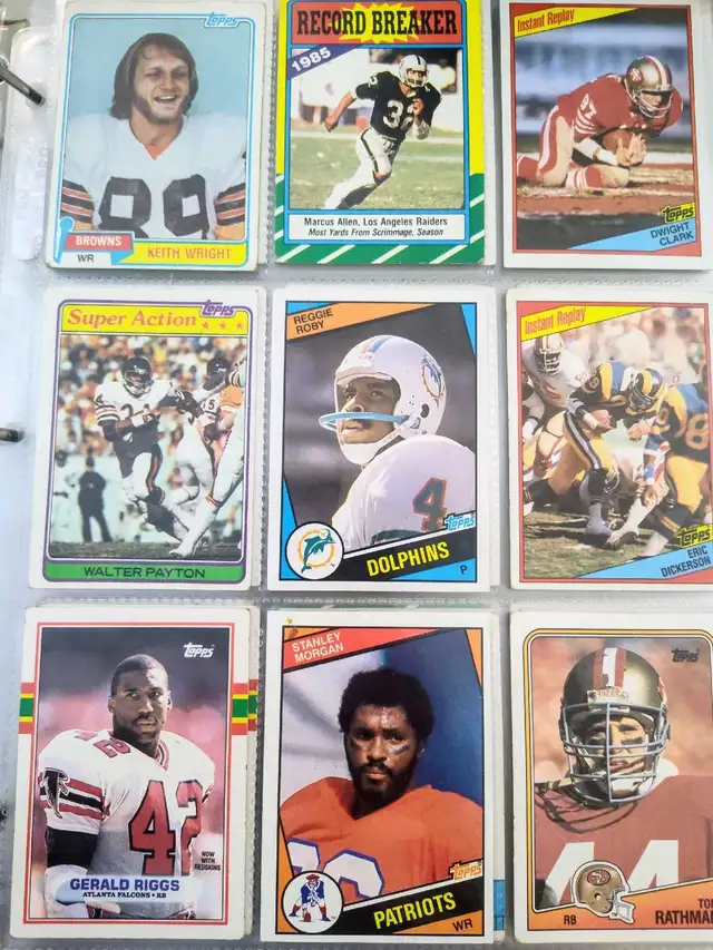 1970's & 1980's Topps NFL football cards- over 145 cards lot #2 in Arts & Collectibles in Hamilton - Image 7