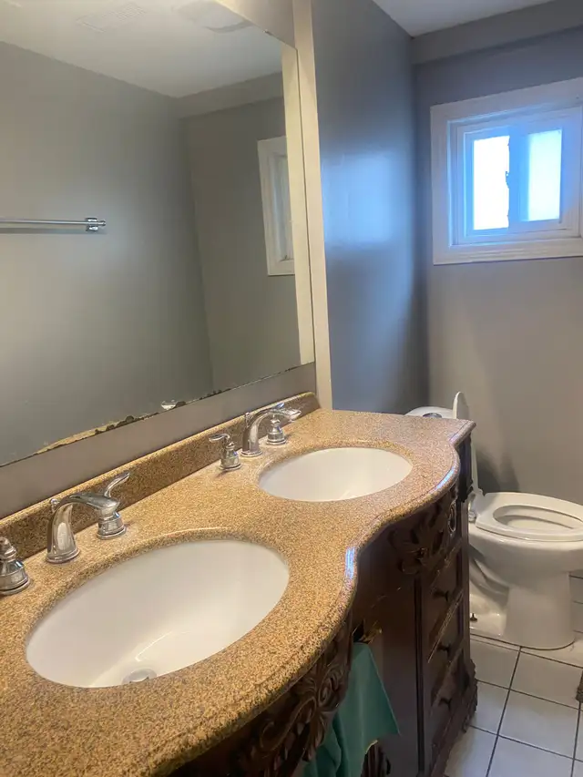Private/ Sharing Room for Rent in Room Rentals & Roommates in Mississauga / Peel Region - Image 6