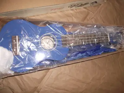 Hilo ukulele soprano model 2500 BL, View more