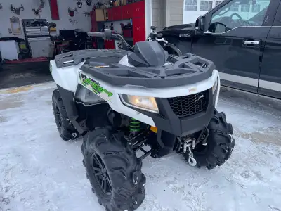 2016 Arctic Cat Alterra 500 XT EPS is a mid-size utility ATV featuring a 443cc, liquid-cooled single...