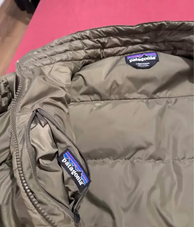Patagonia Down Jacket - Large in Men's in Mississauga / Peel Region - Image 5