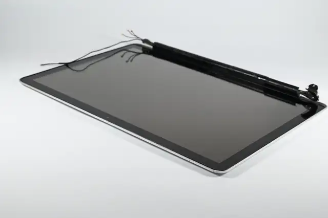 MacBook Pro 15 A1286 Mid 2012 Full LCD Screen Display Assembly in Laptop Accessories in City of Toronto - Image 2