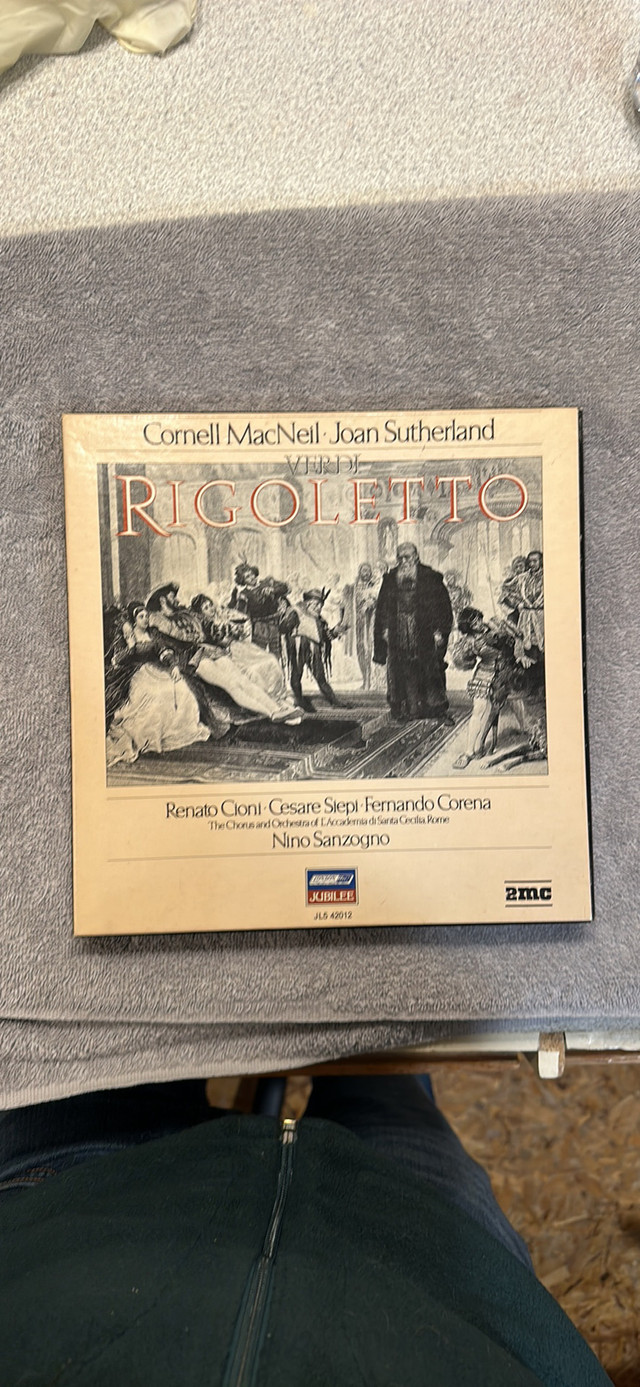 Cassette Set Verdi Rigoletto with booklet in CDs, DVDs & Blu-ray in Ottawa