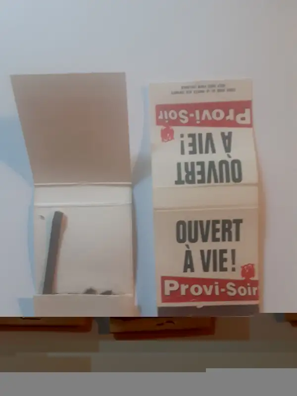 LOT DE CARTONS D'ALUMETTES VINTAGES D'ANCIEN DEPANNEUR DU QUEBEC in Arts & Collectibles in Laval / North Shore - Image 6