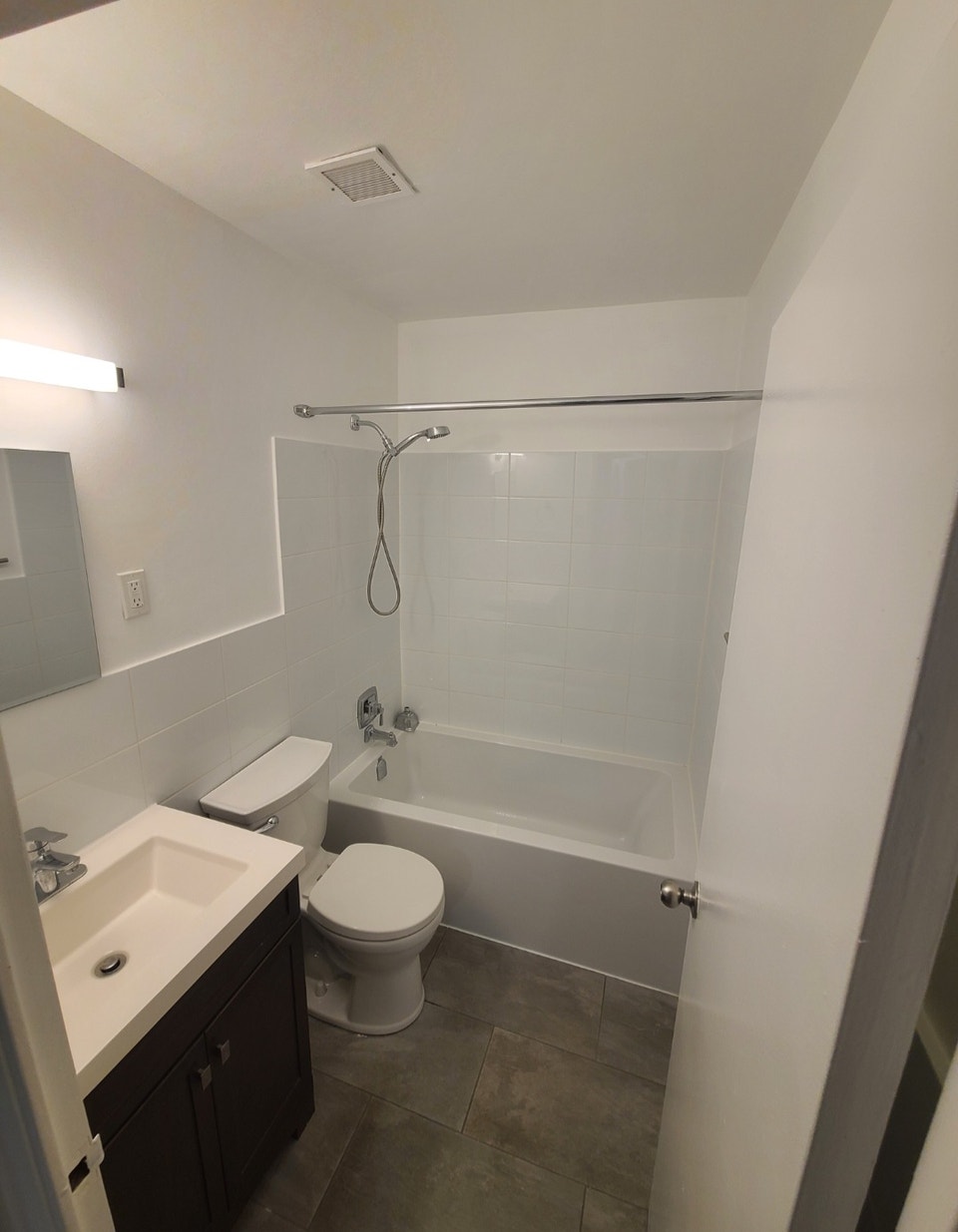 One Bedroom Apartment for Rent near Hurontario and Dundas 4