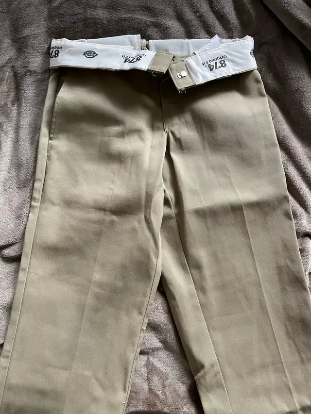 Dickies 874 Pants in Women's - Bottoms in City of Toronto - Image 3