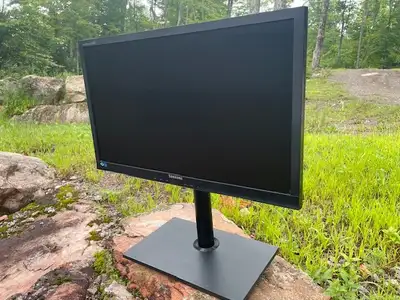 Moniteur 24" Samsung SyncMaster S24A650D avec pied ajustable en excellente condition, Version AE01,...