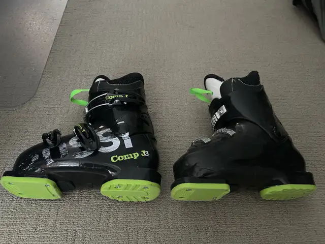 Rossignol Comp J3 Ski Snowboarding Boots in Ski in Calgary - Image 8