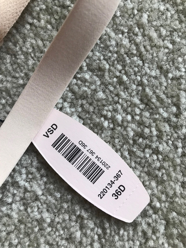 New Victoria’s Secret Bra - Size 36D in Multi-item in Medicine Hat - Image 2