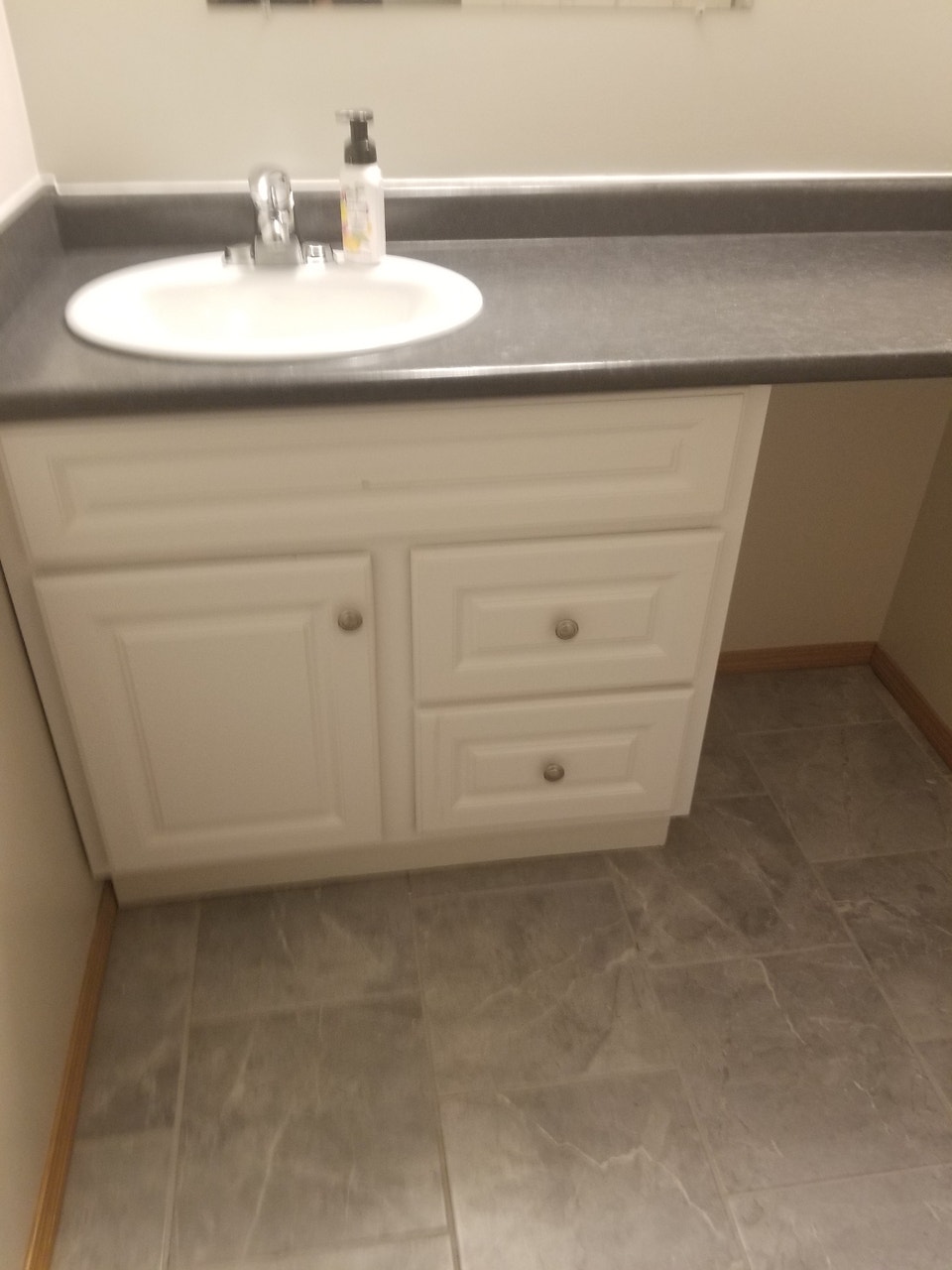 Beautiful 2 Bedroom Suite in 4-Plex Call for details 306-960-528 3